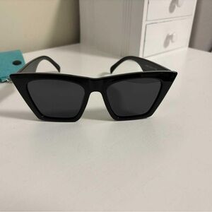 Sleek Black Square Sunglasses